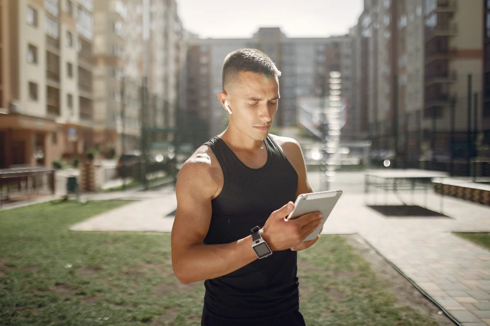 Sportler, der nach einem Google Business Profil Kampfsportschule sucht